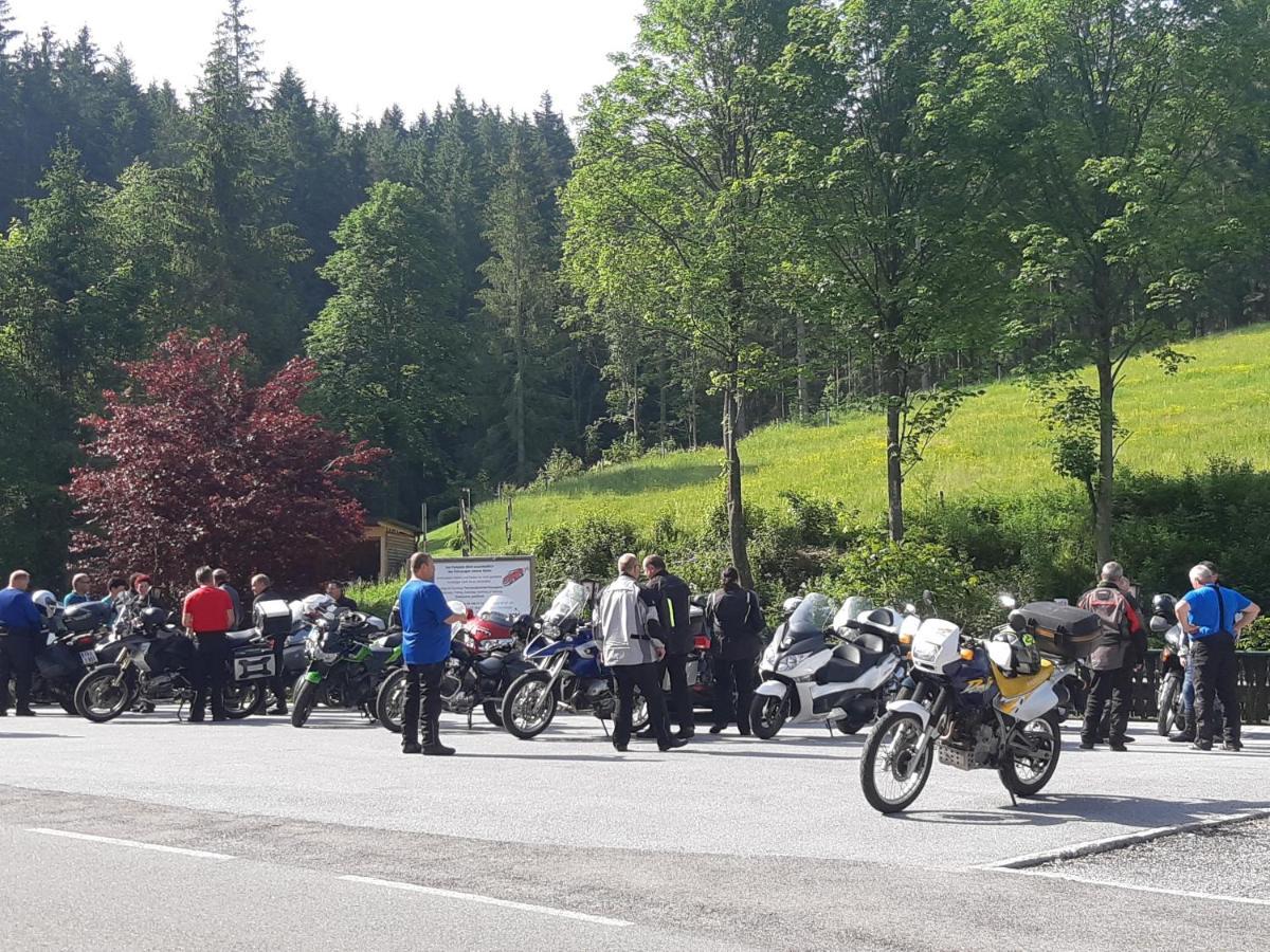 Gasthof Klug Zum Ehrensepp Modriach 外观 照片